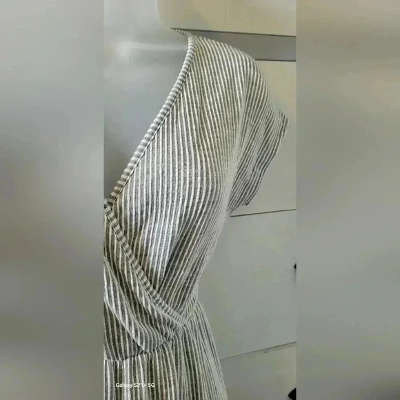 Caution to the Wind Brown White Seersucker Ruffle Faux Wrap V-Neck Dress size M - Picture 8 of 9